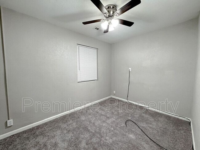 Building Photo - 10607 E Lexington Ave