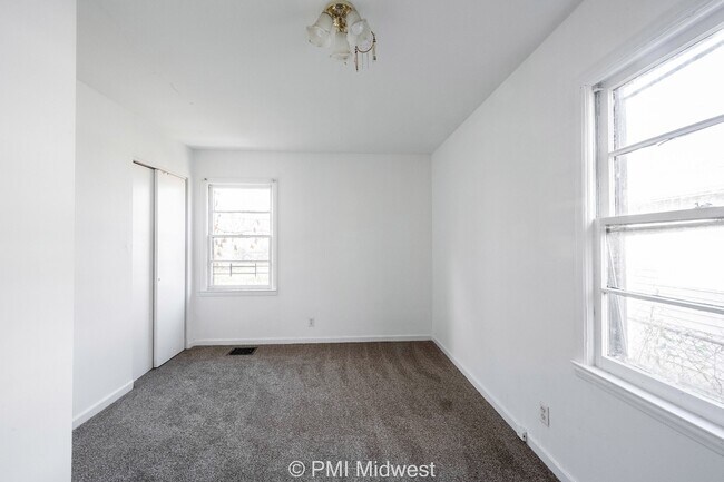 Building Photo - 4426 Kingsley Dr