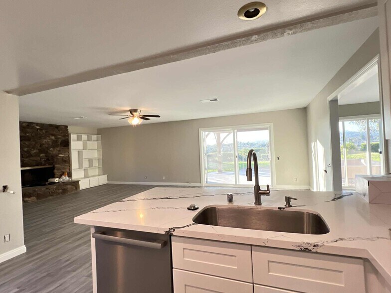 Building Photo - 111 Avenida Santa Anita