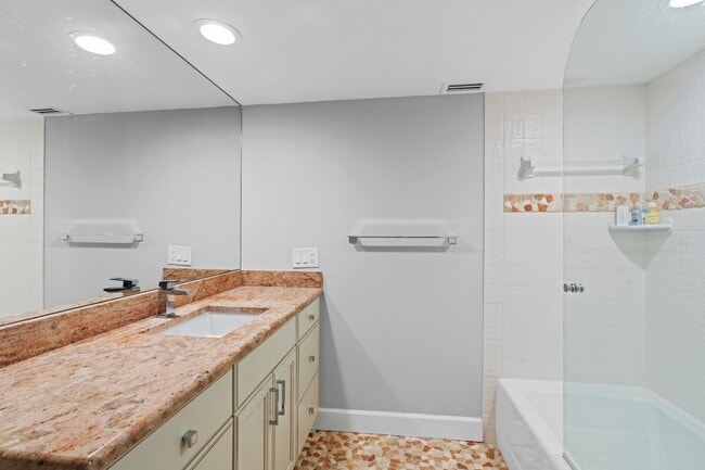 Building Photo - 2435 Presidential Way