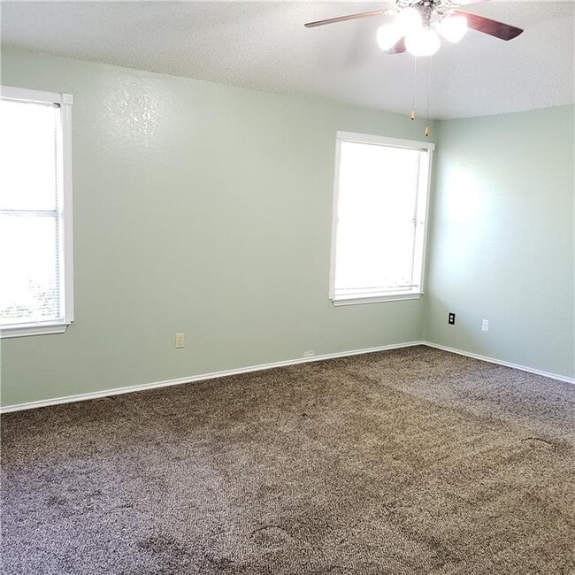 Building Photo - 8440 Fern Bluff Ave