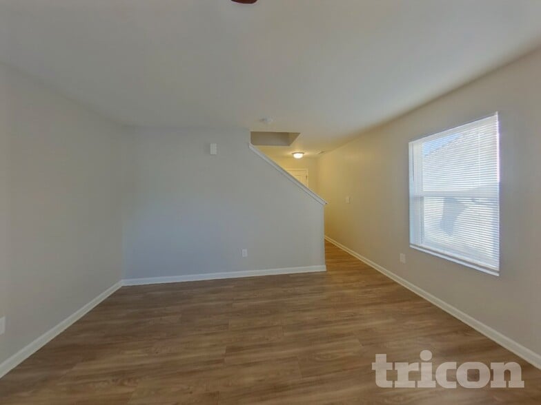 Building Photo - 5819 Hewitt Dr