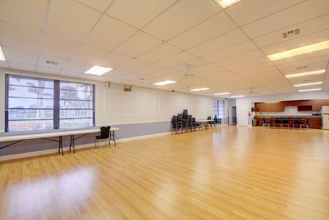 Building Photo - 6078 Dusenburg Rd