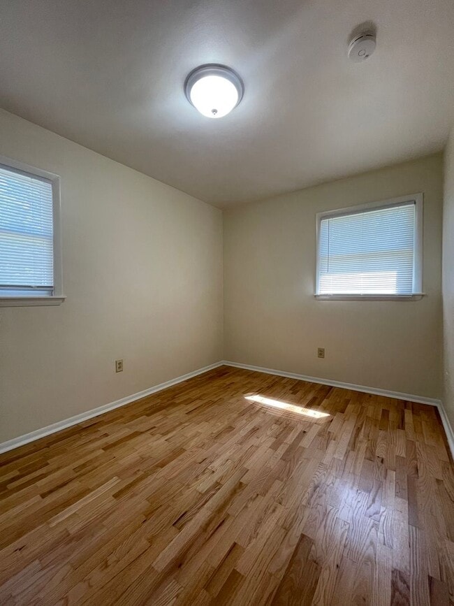 Building Photo - Three Bedroom Ranch in Portage