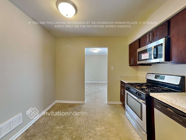 Building Photo - 240 Hale St