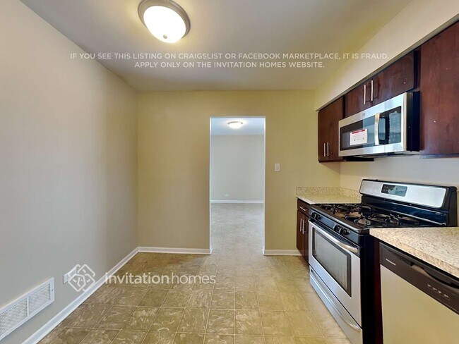 Building Photo - 240 Hale St