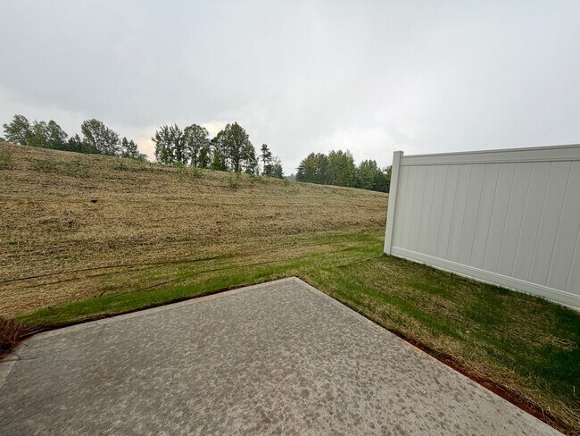 Building Photo - 844 Pine Cone Ln