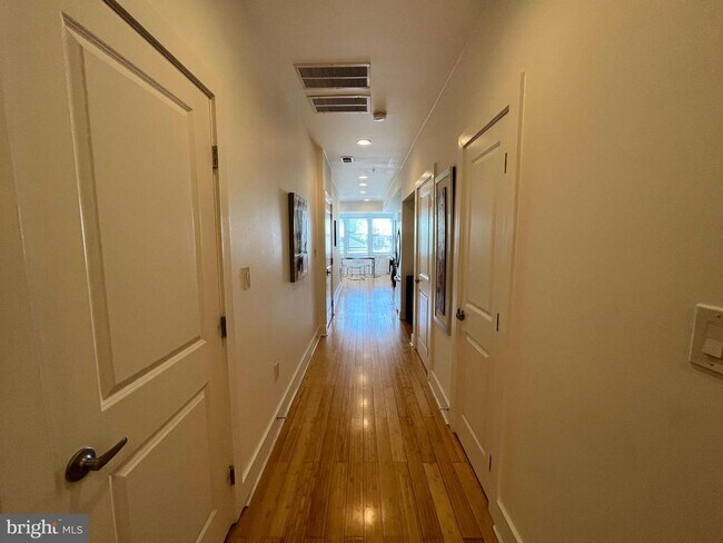 Building Photo - 1013 V St NW