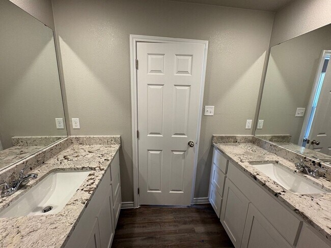 Building Photo - 2109 Wildewood-A