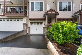 Building Photo - Spacious 3-Level Townhome for Rent in Prim...