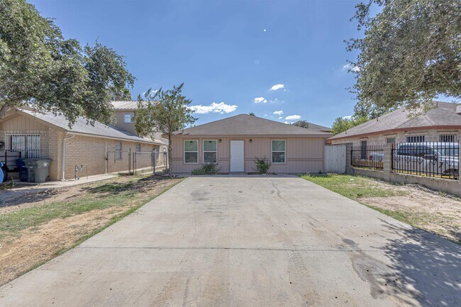 Primary Photo - 227 Malaga Dr