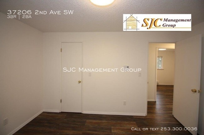 Building Photo - Three Bedroom Plus Finished Basement