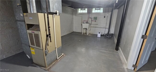 Building Photo - 5025 Henry St