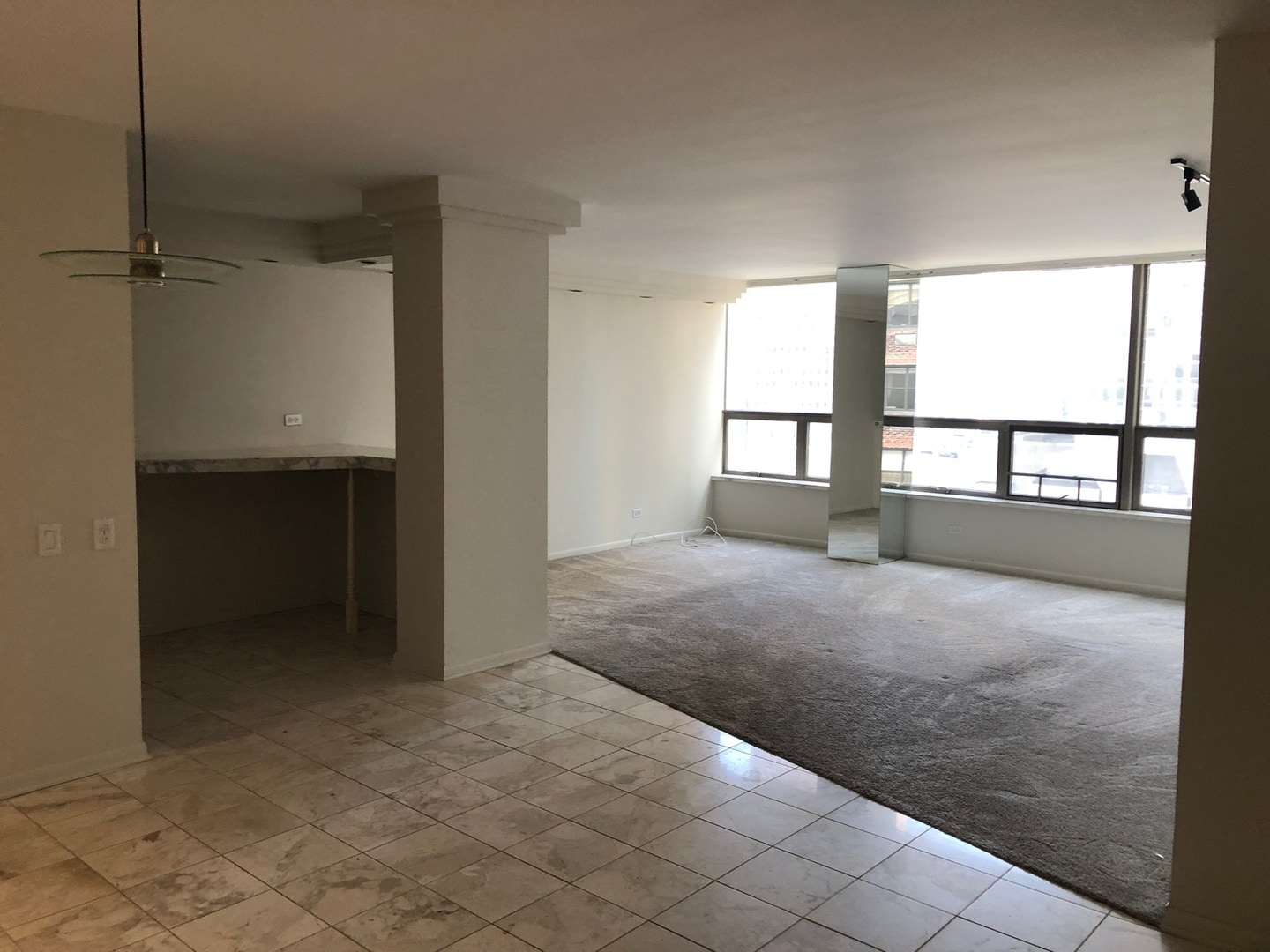 Building Photo - 110 E Delaware Pl