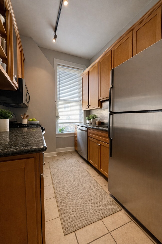 Building Photo - 4110 N Southport Ave