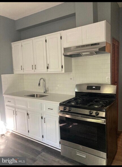 Building Photo - 115 Pearl St