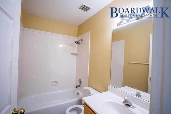 Building Photo - 4 Bed Home in Quiet S. Weber Neighborhood Near Park
