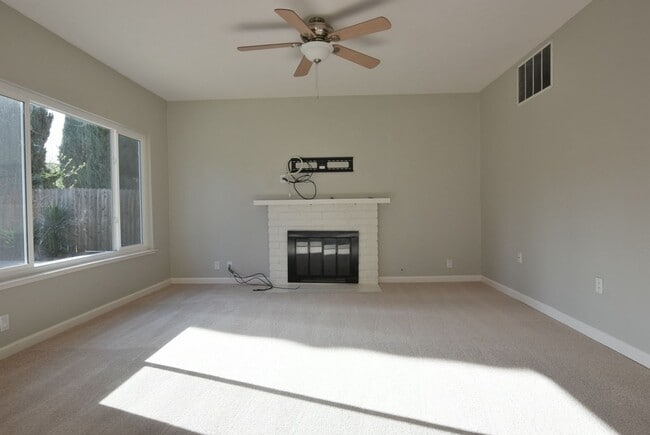 Building Photo - Remodeled and Spacious 4 Bedroom 2.5 Bath Home in Desirable South San Jose Neighborhood