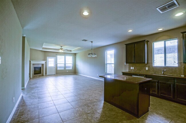 Building Photo - 8206 Jasmine Ct