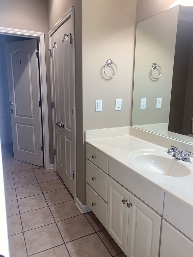 Building Photo - Acton Park Townhouse For Rent!