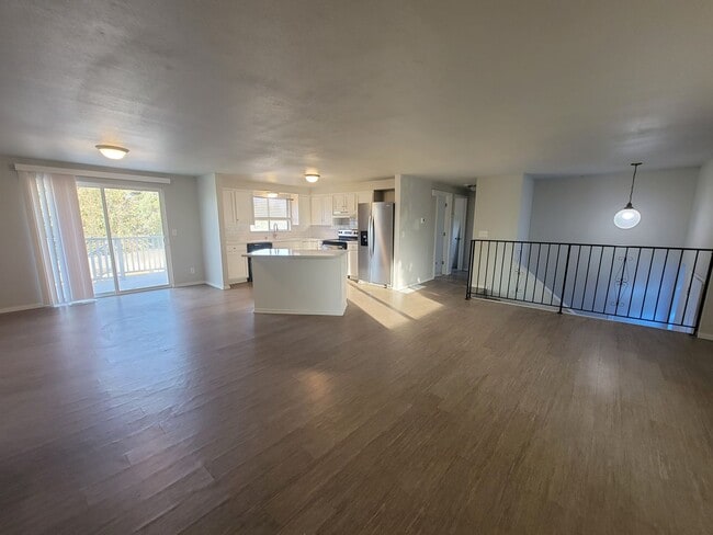 Building Photo - Remodeled 4 Bedroom 2 Bath Home for Rent C...