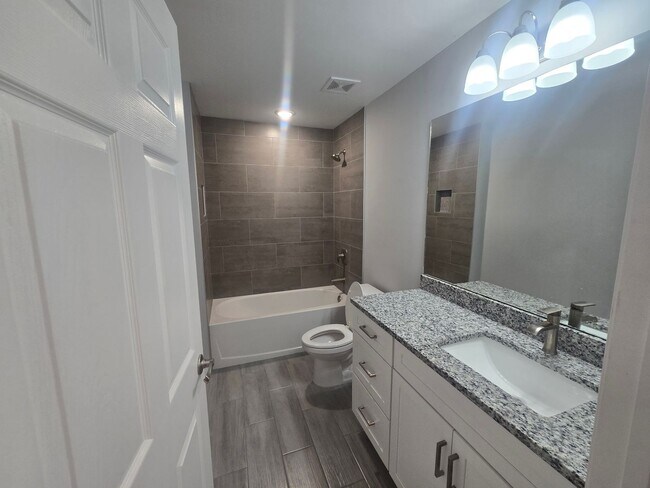 Building Photo - MUST SEE-CUSTOM BUILT-LARGE NEWER CONSTRUT...