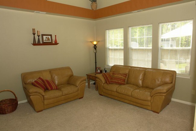 Building Photo - Castleton-2560 Mulberry Loop Virginia Beach