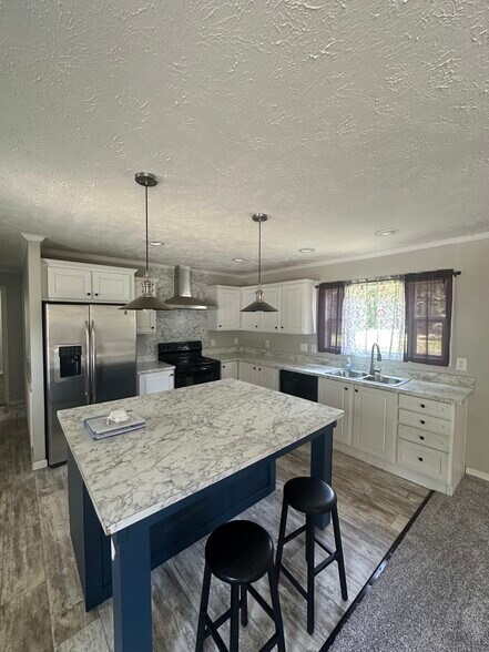 Primary Photo - 75 McFayden Dr