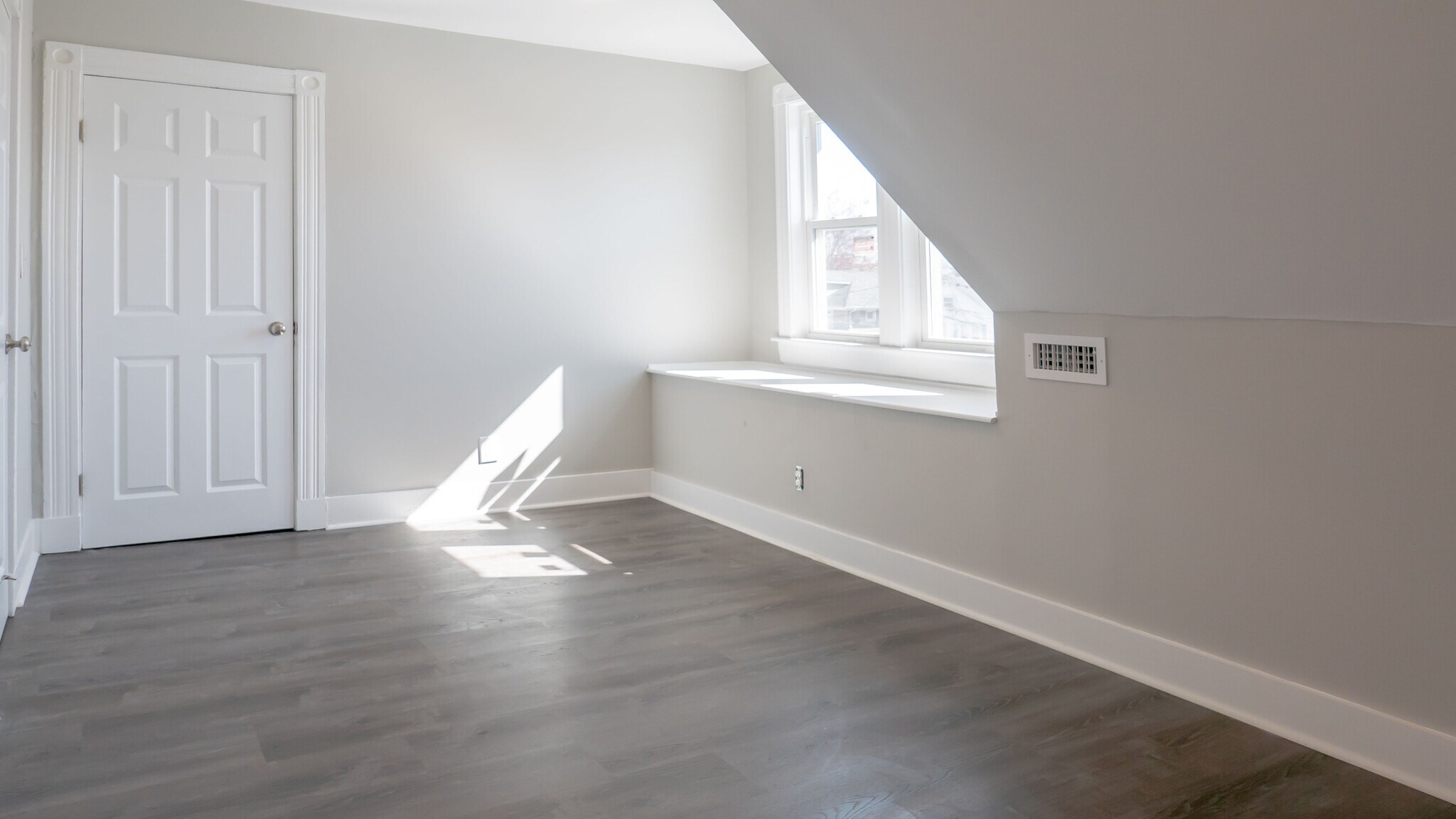 Building Photo - 268 Brown St