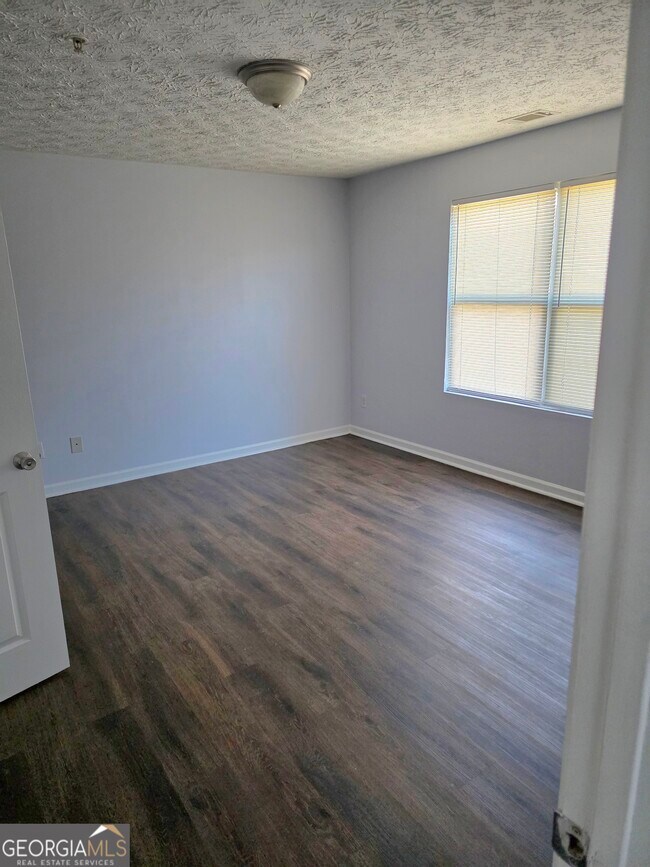 Building Photo - 12101 Fairington Ridge Cir