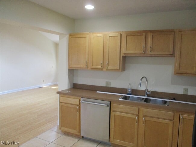 Building Photo - 7180 Chagrin Rd