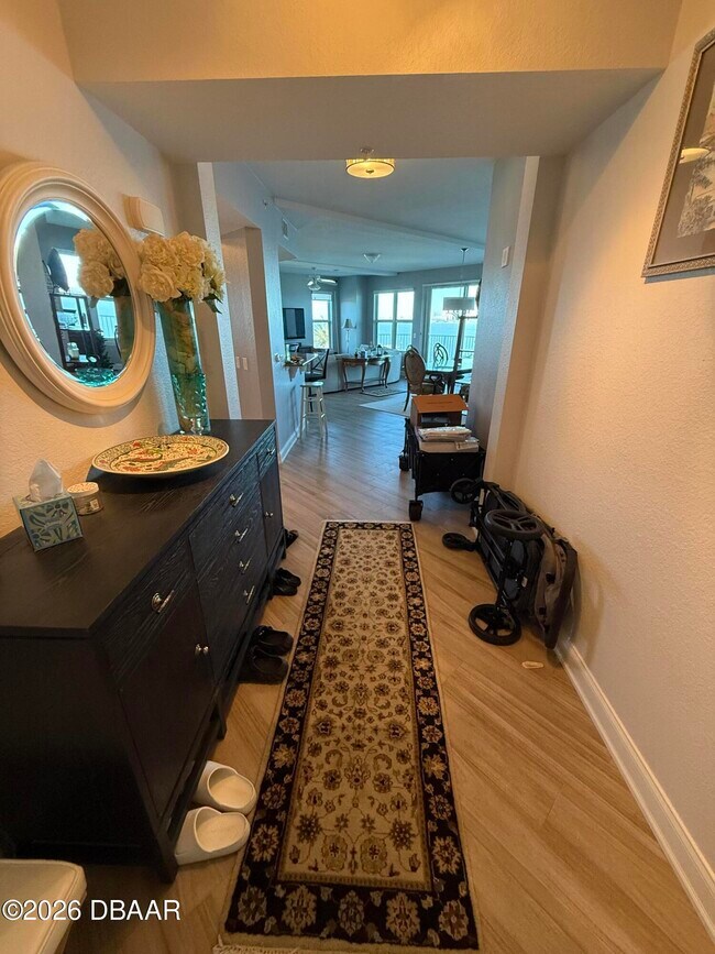 Building Photo - 2801 S Ridgewood Ave