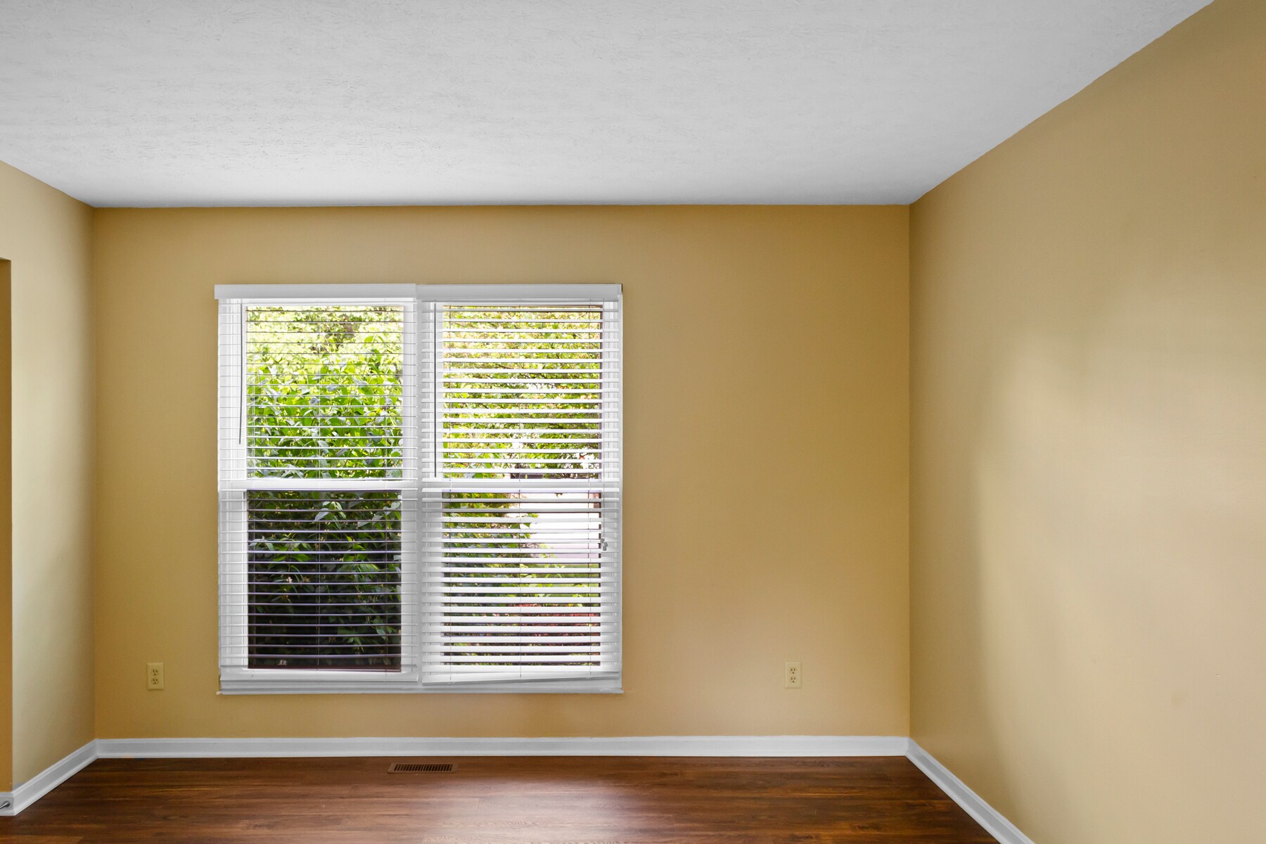 Building Photo - 1637 Cantebury Ln