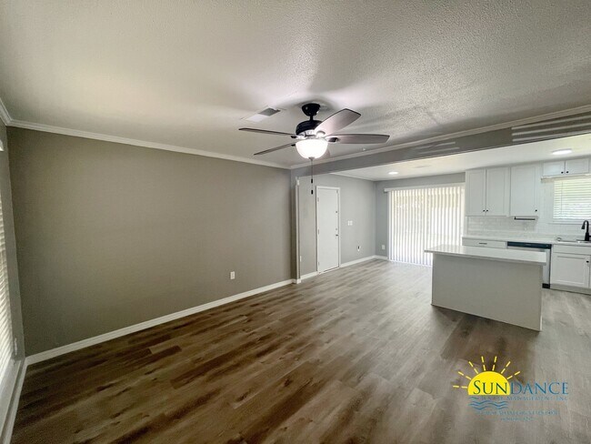 Building Photo - Charming 3 Bedroom Home in Crestview!