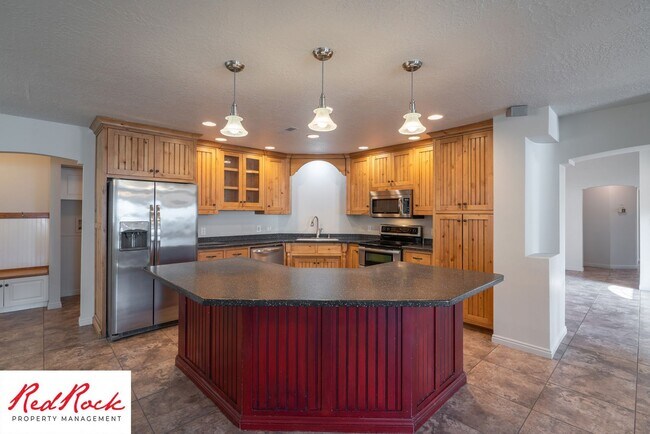 Building Photo - Spacious 3 Bedroom Single-Level Home in Bl...