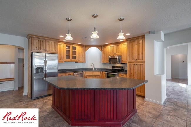 Building Photo - Spacious 3 Bedroom Single-Level Home in Bloomington Hills