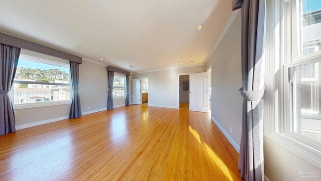 Building Photo - Charming, Renovated 3BR + Sunroom / 3.5 BA...