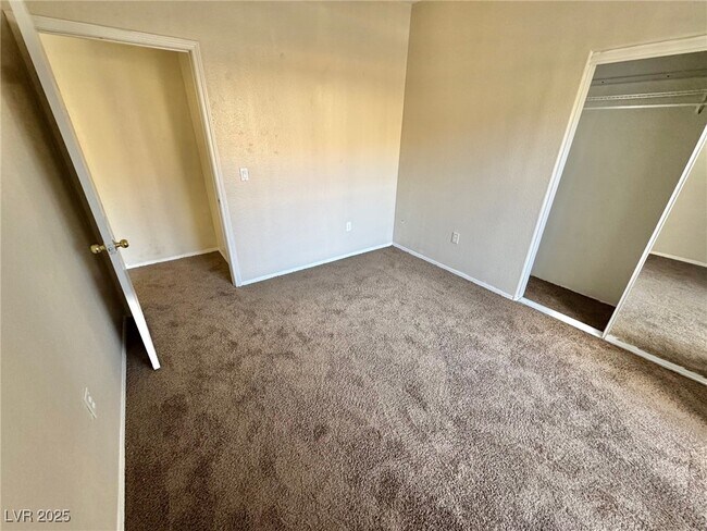 Building Photo - 2112 Calville St