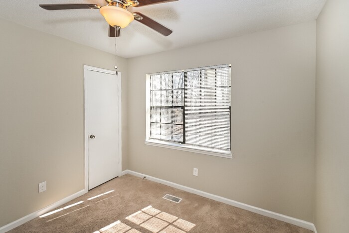 Building Photo - 6836 Markham Dr