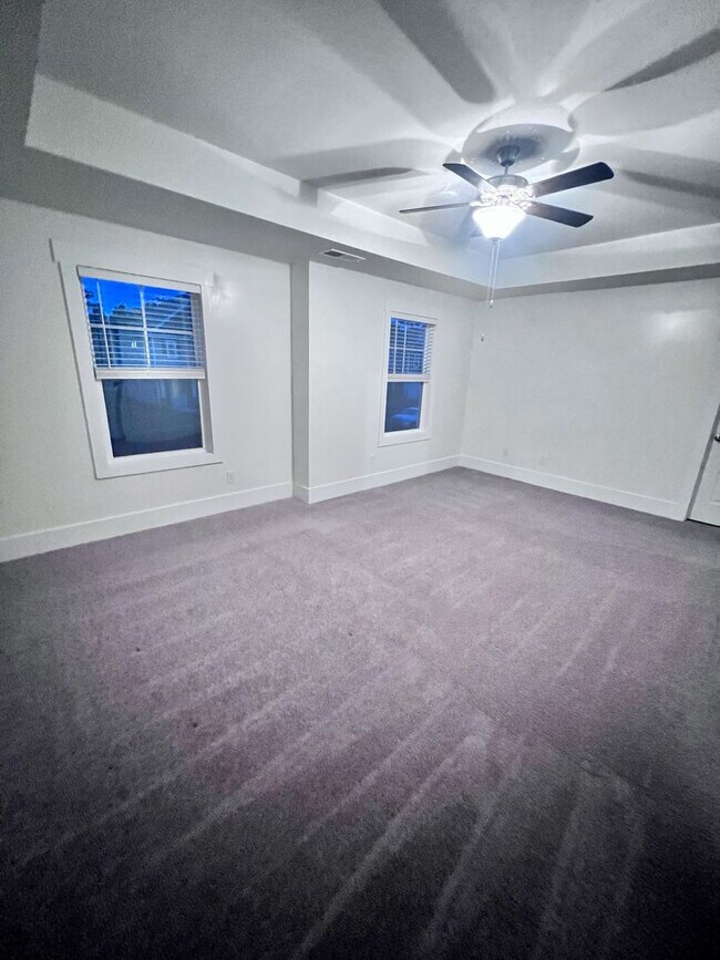 Building Photo - Magnificent 4 Bedroom Home!!