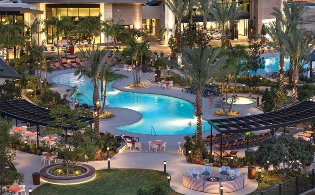 Building Photo - Beautiful 3BD/3BA w/ A/C, In-Unit Laundry, and Attached Garage in Mission Valley!