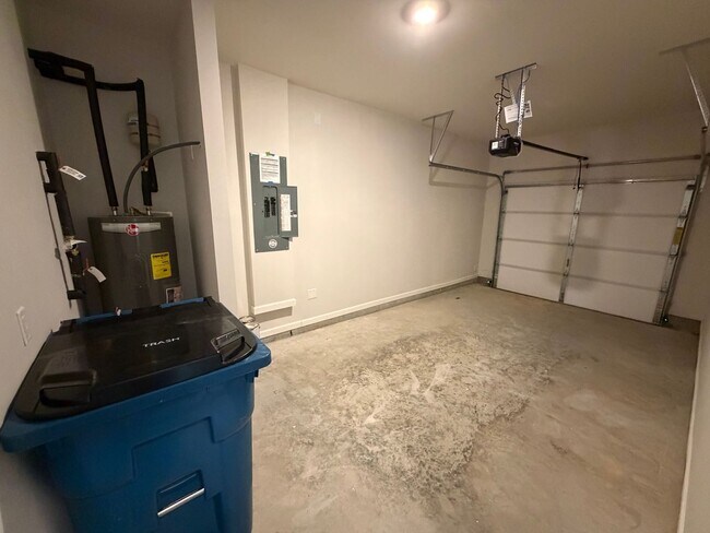 Building Photo - 3 Bedrooms, 2.5 Bathrooms - Townhome in Armuchee!
