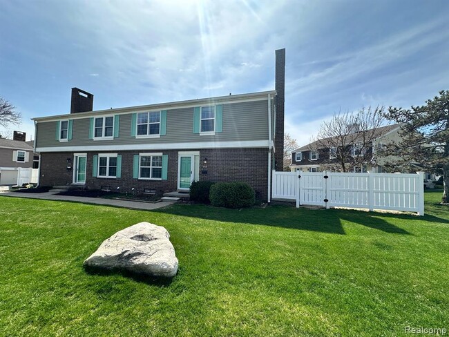Building Photo - 41729 Broquet Dr