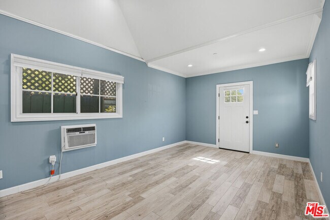 Building Photo - 4316 N Clybourn Ave