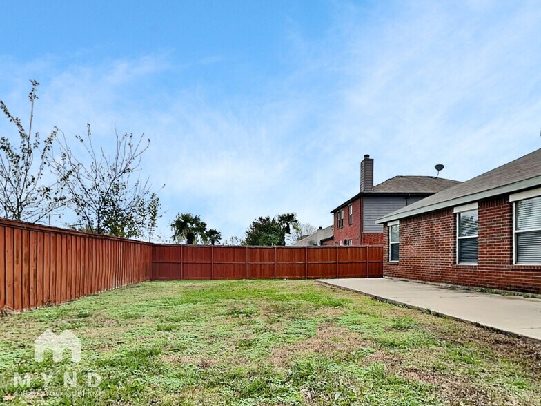 Building Photo - 1122 Buckingham Dr