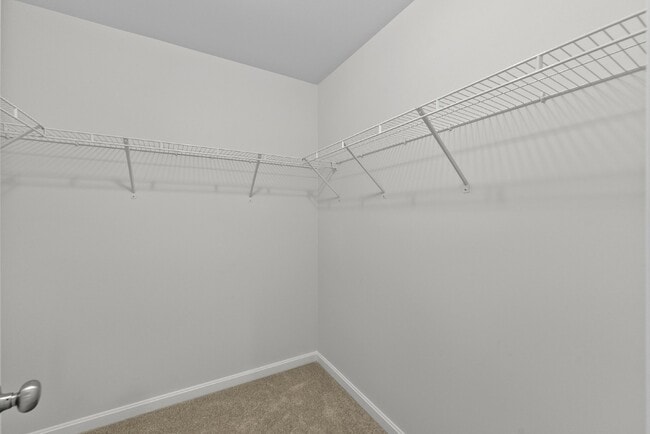 Building Photo - Embrace Elegant Living in Gainesville!