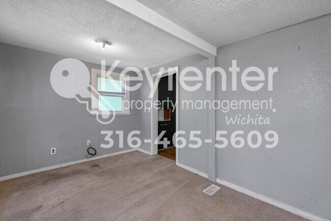 Building Photo - June is free!! Charming 1925 Farm House on 1/3 acre!
