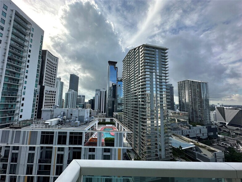 Building Photo - 41 SE 5th St