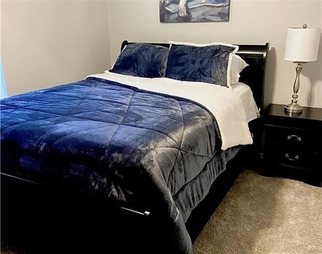 Building Photo - 826 W Peachtree Dr