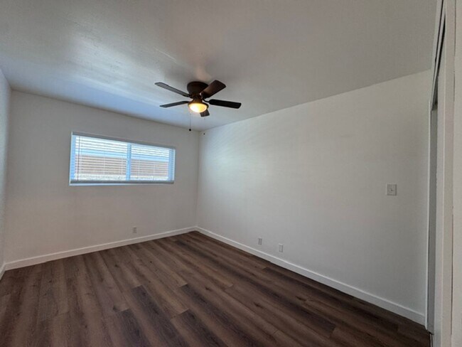 Building Photo - Charming 3-Bedroom Home with 2-Car Garage & Driveway Parking in North Long Beach